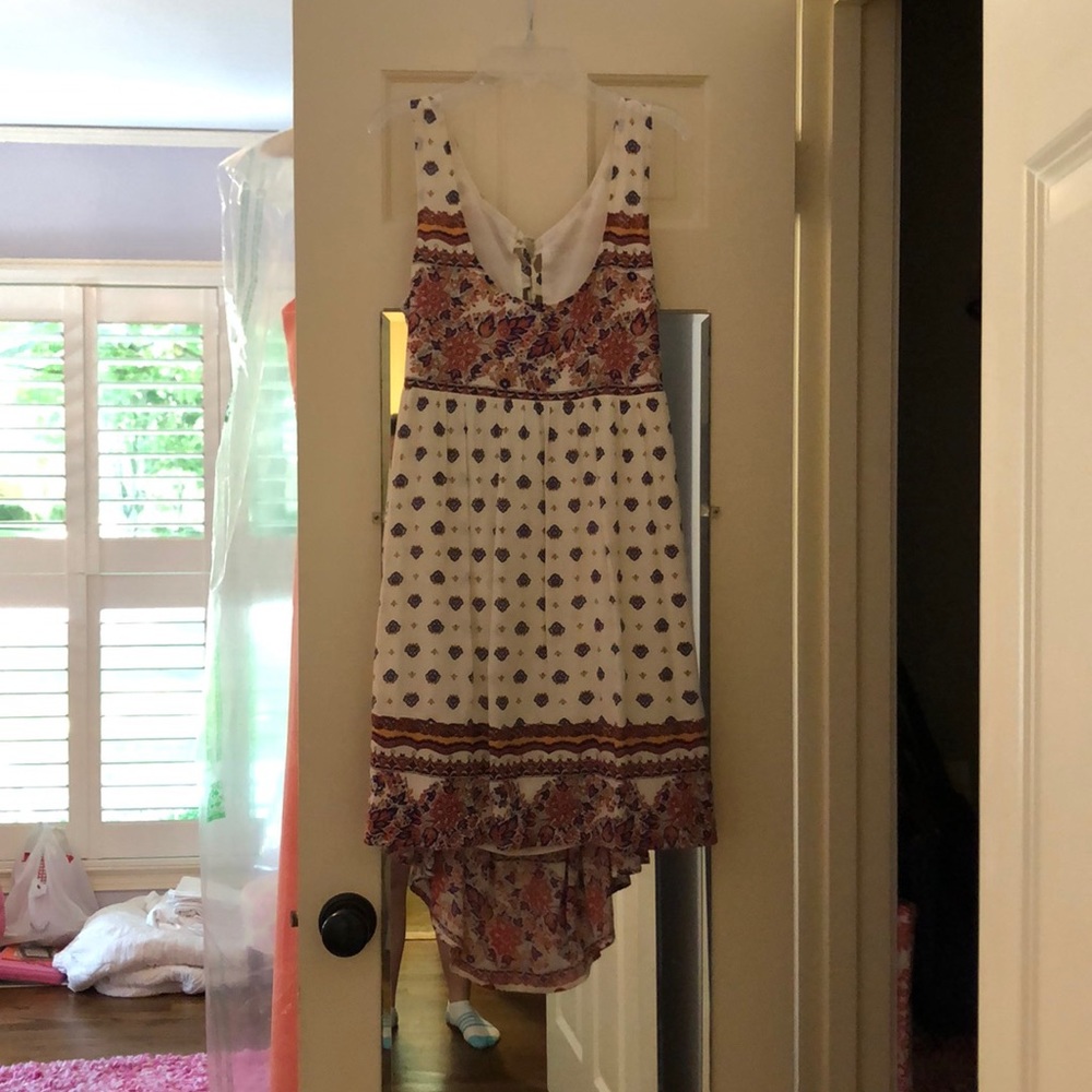 I am selling this dress